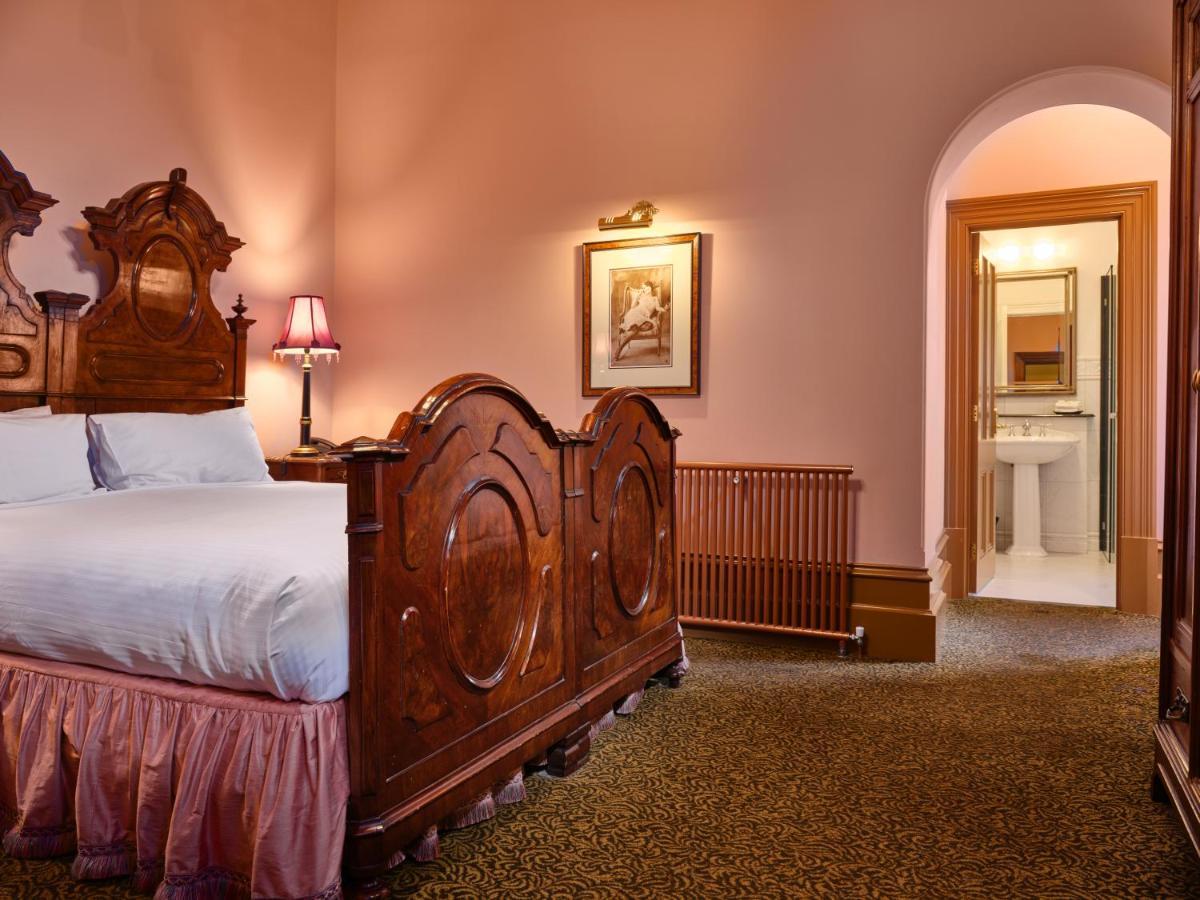 Craig'S Royal Hotel Ballarat Exterior foto A bedroom at the hotel