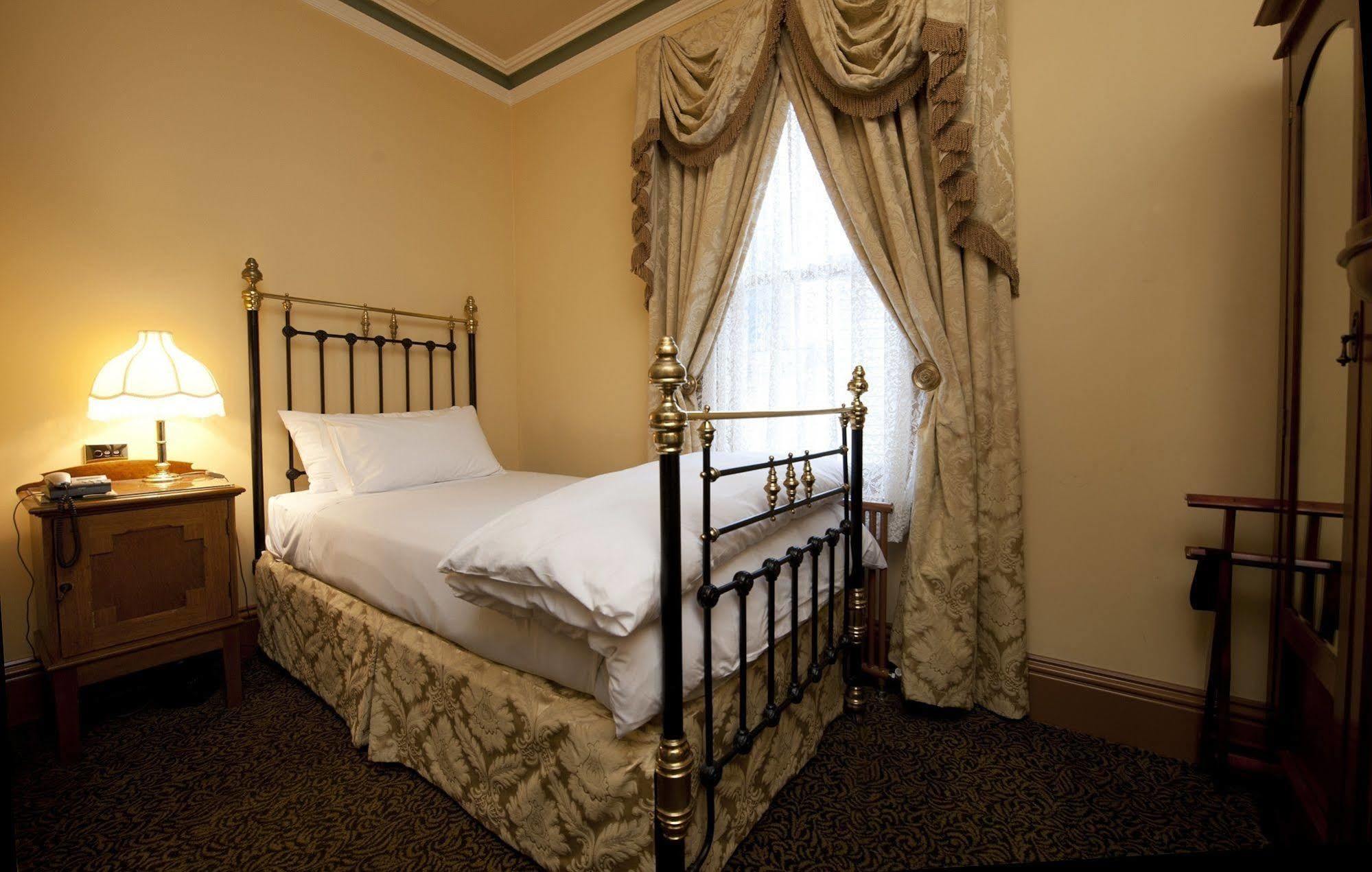 Craig'S Royal Hotel Ballarat Exterior foto A single room at the hotel