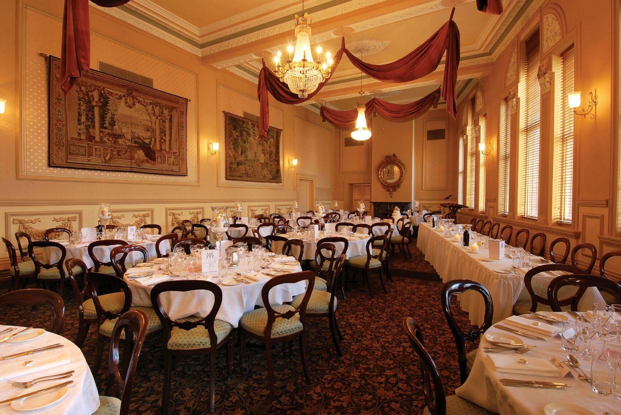 Craig'S Royal Hotel Ballarat Exterior foto The restaurant's interior