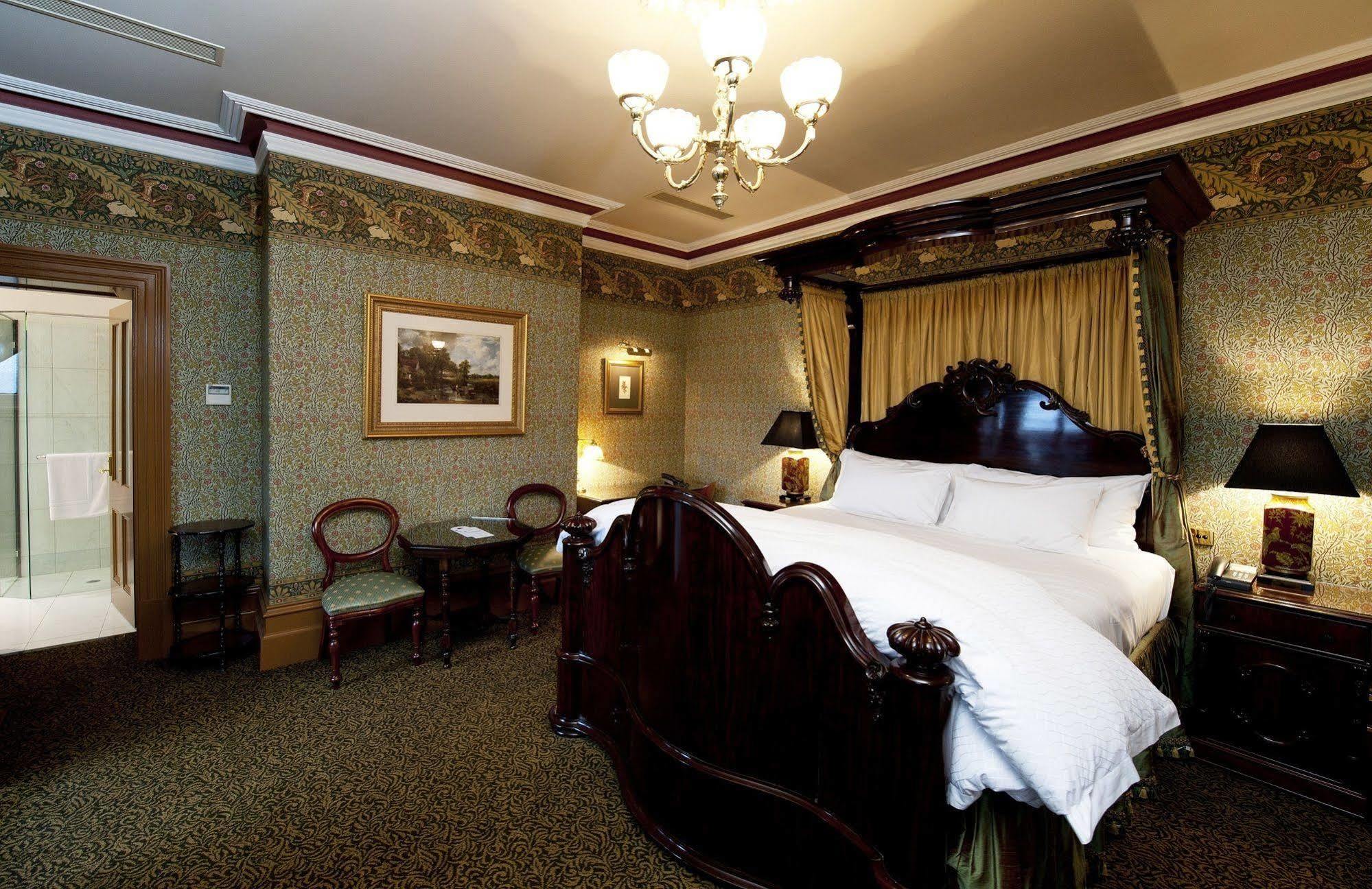 Craig'S Royal Hotel Ballarat Exterior foto A bedroom at the hotel