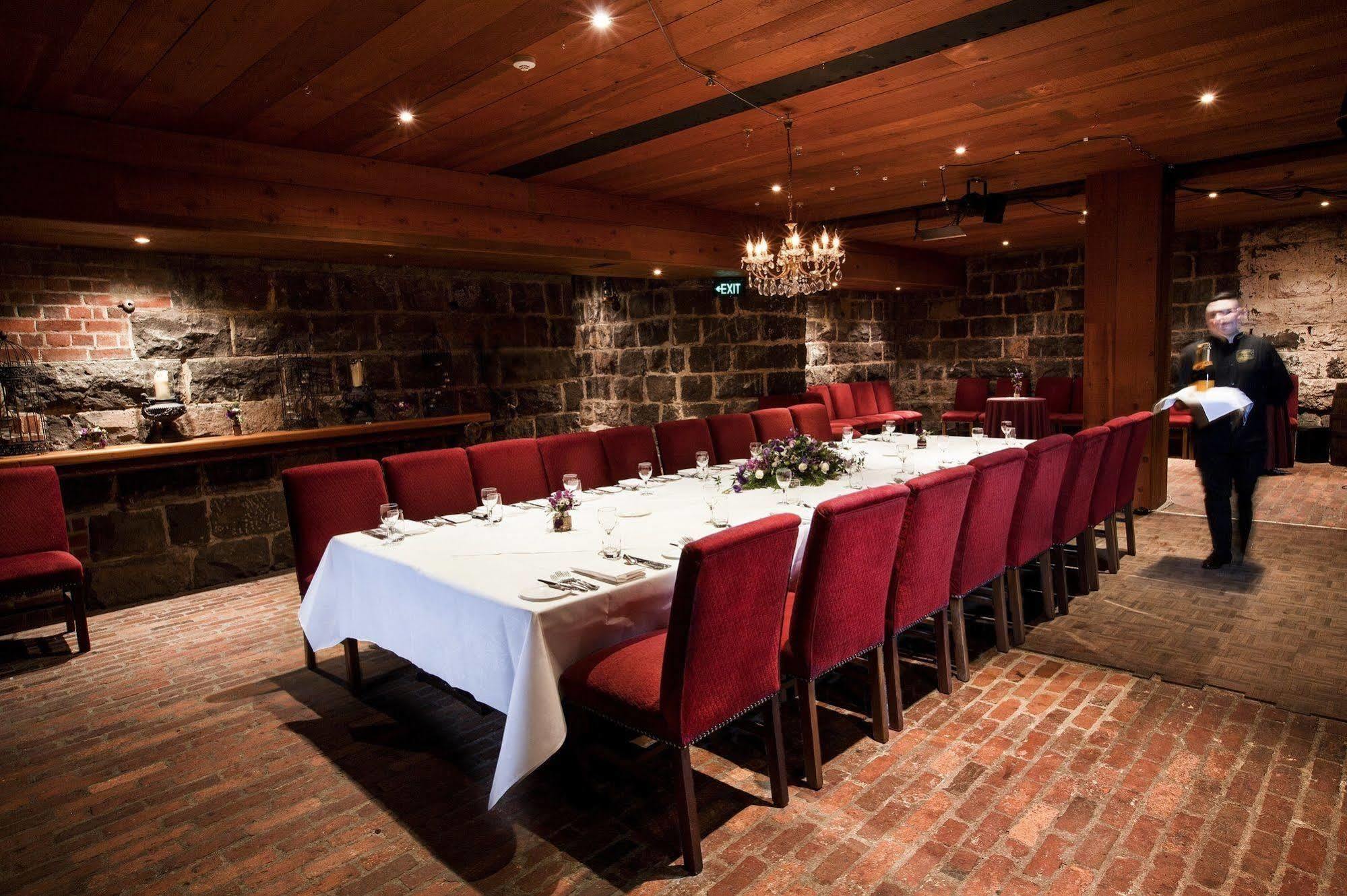 Craig'S Royal Hotel Ballarat Exterior foto The restaurant's wine cellar