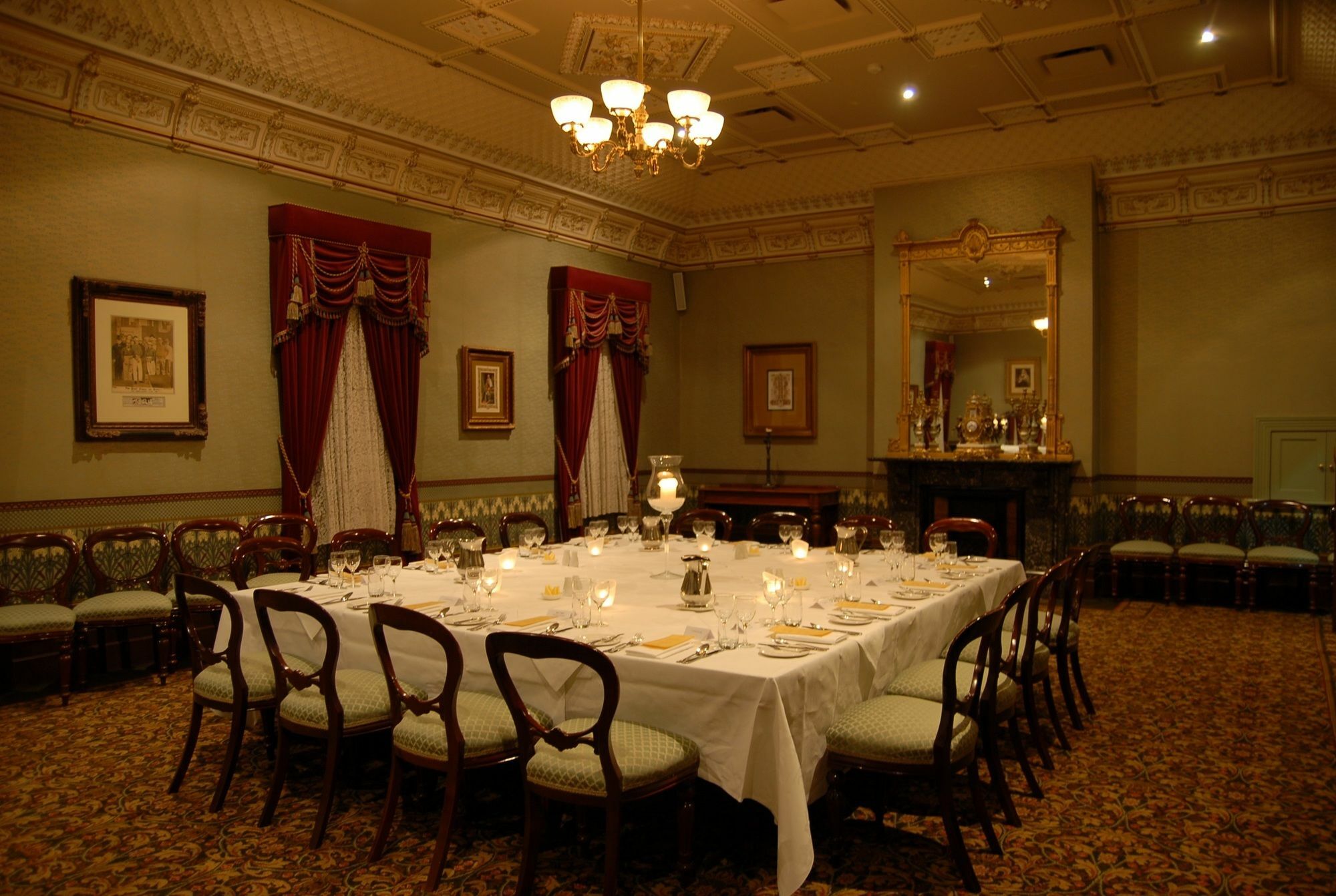 Craig'S Royal Hotel Ballarat Exterior foto The dining room at the Governor's Residence