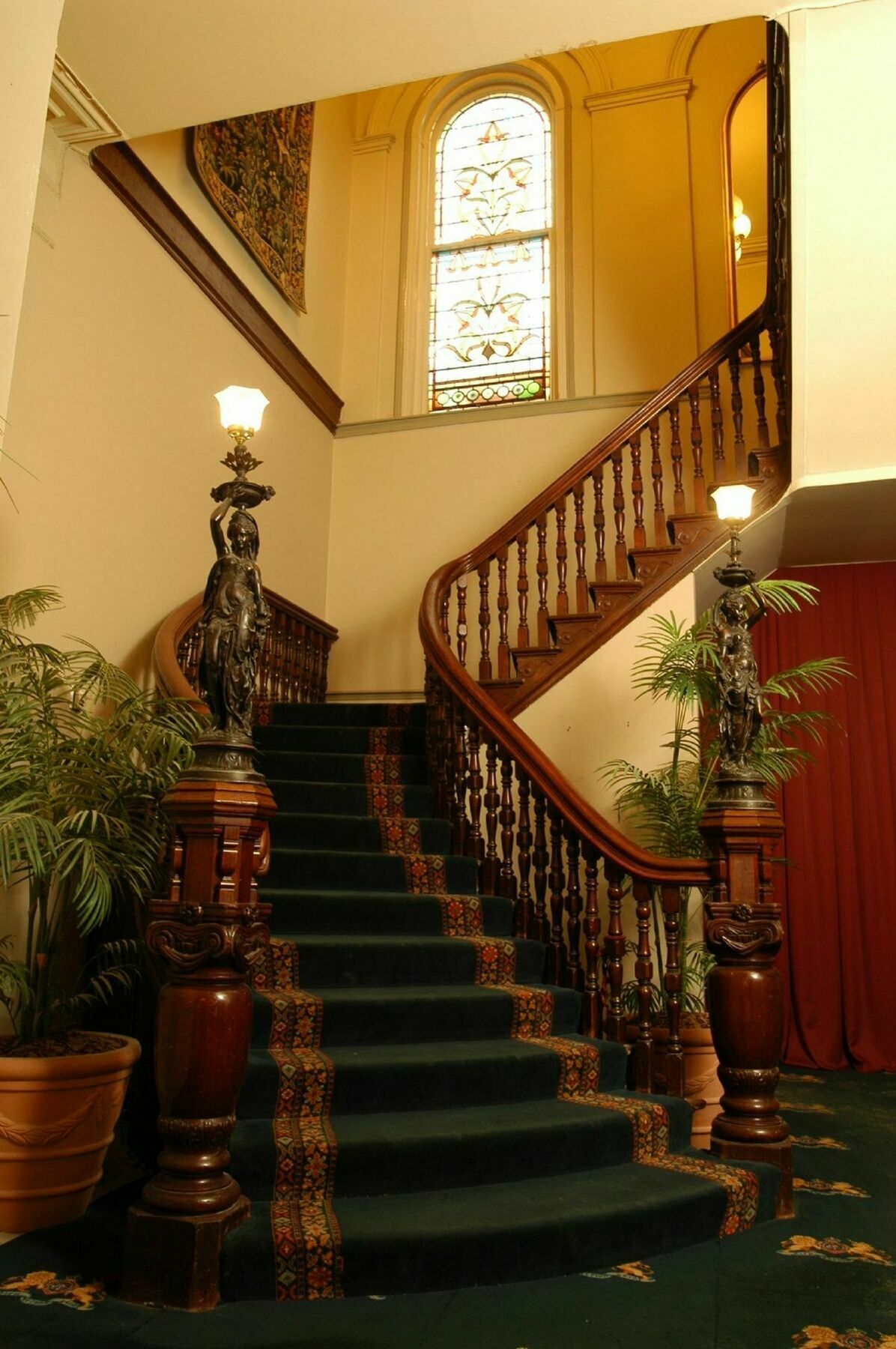 Craig'S Royal Hotel Ballarat Exterior foto The staircase